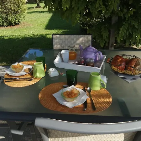 Le Clos Beldane Nocleg ze śniadaniem Le Tâtre